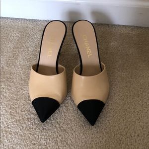 Chanel beige black heels